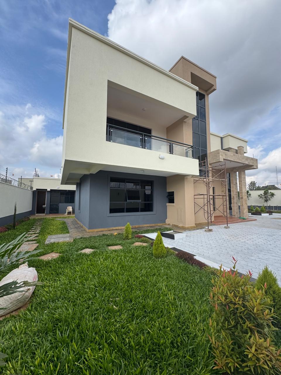 FOR SALE: LUXURIOUS 4-BEDROOM ALL EN-SUITE MAISONETTE WITH SQ & EXTRA TV ROOM IN GOLF VIEW ESTATE, THIKA for sale in Kiambu 
 | Soko Ads