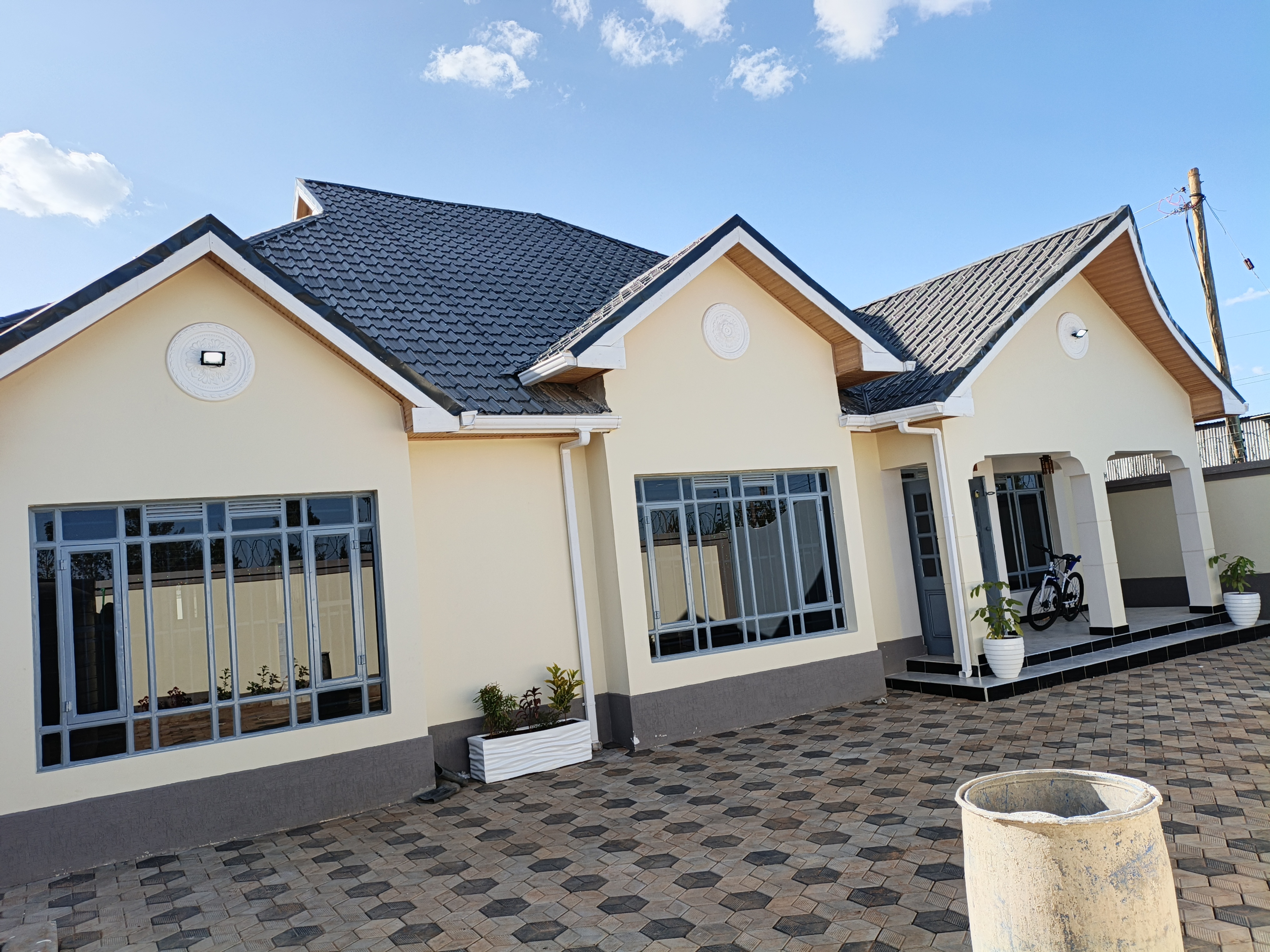 FOR SALE: STYLISH 3-BEDROOM ALL-ENSUITE BUNGALOW PLUS DSQ IN RUIRU-MUGUTHA  for sale in Kiambu 
 | Soko Ads
